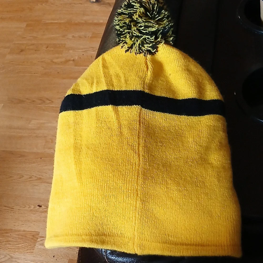 Minions Despicable Me Knit Beanie Yellow Pom kids unisex